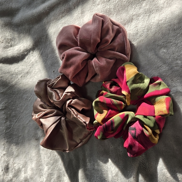 Large Scrunchie Set - Picture 2 of 3
